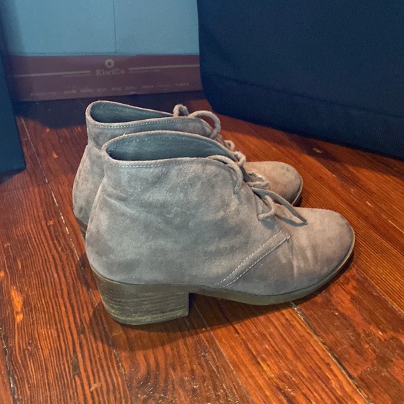 Carlos heeled booties, size 8.5 - Picture 3 of 4